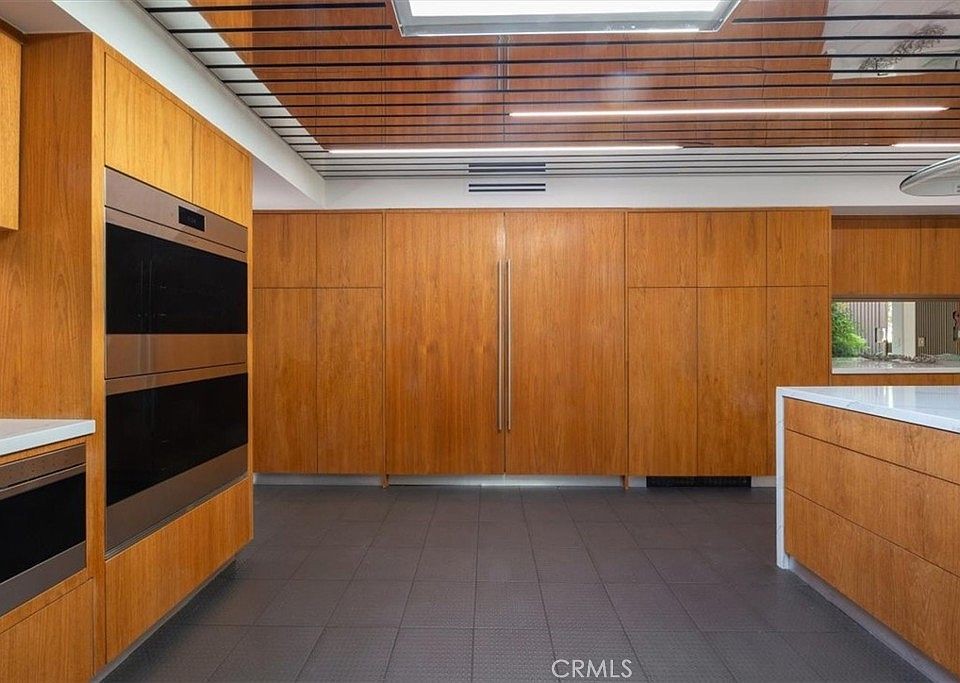 16th image of 5000 Queen Victoria Rd