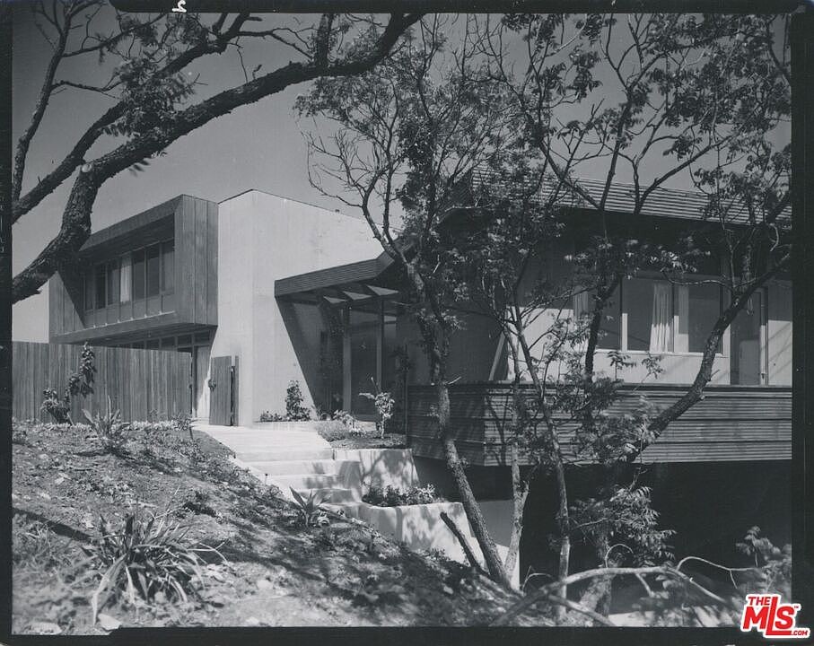 5th image of 3499 Beverly Glen Blvd