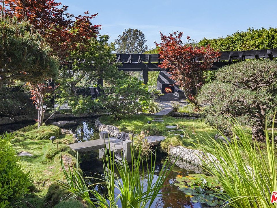 16th image of 900 Napoli Dr
