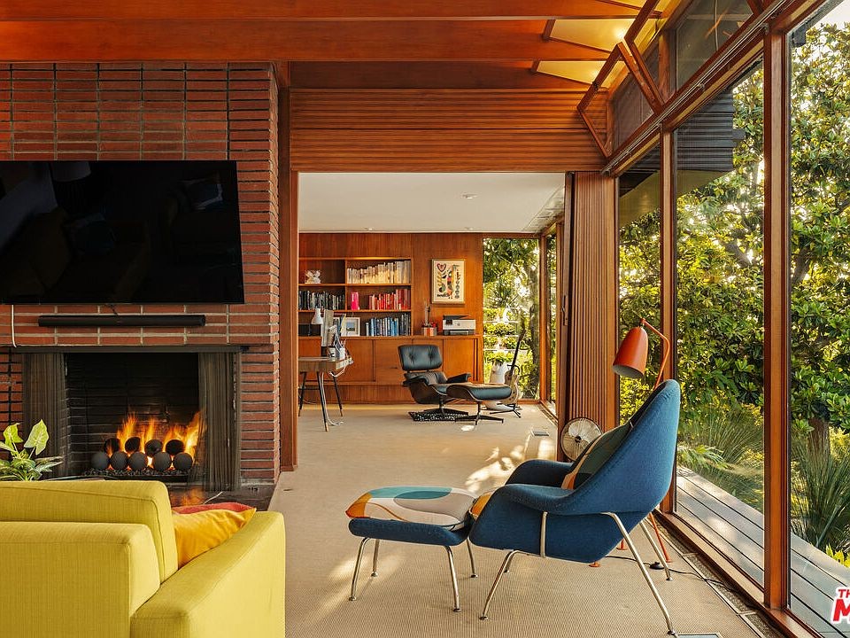 11th image of 3499 Beverly Glen Blvd