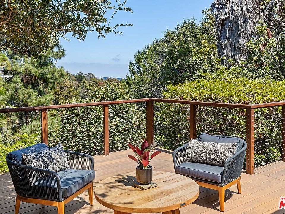 16th image of 716 Rochedale Way