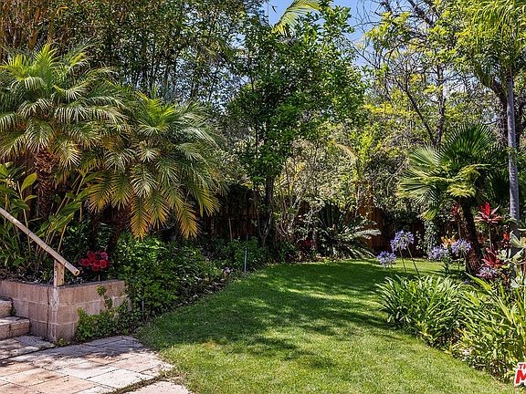 17th image of 716 Rochedale Way